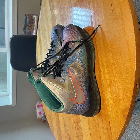 lebron james tennis shoes
